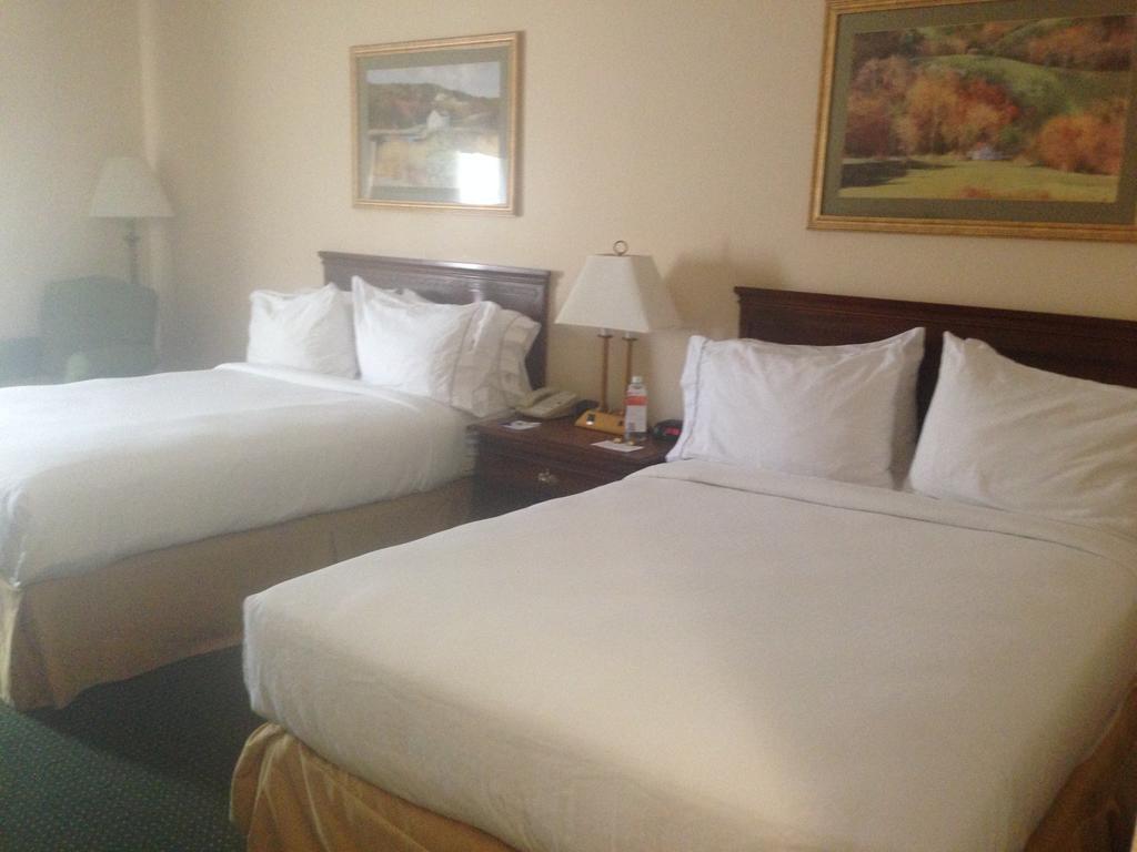Holiday Inn Express Mount Pleasant- Scottdale By Ihg Room photo